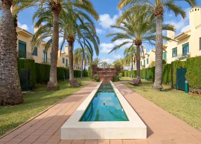 Chalet Adosado En Golden Park, Javea